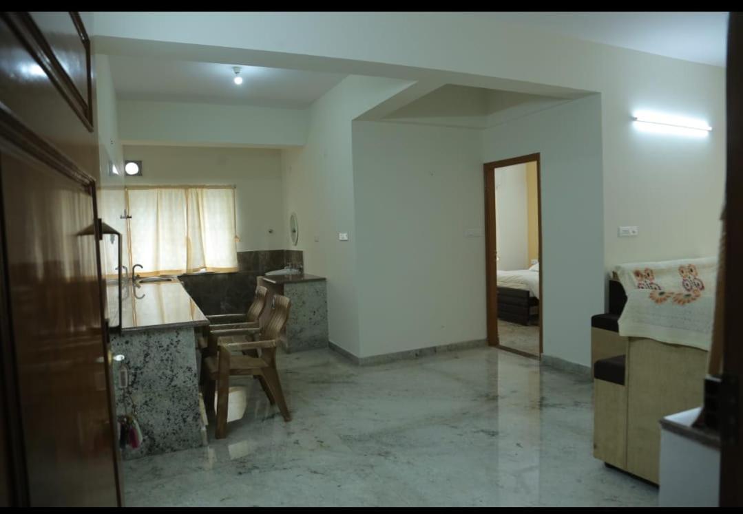 S V Home Stay Tirupati Extérieur photo